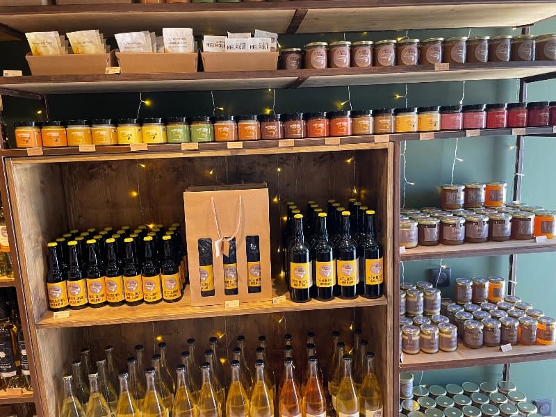 Boutique Mielifique pleine de miel